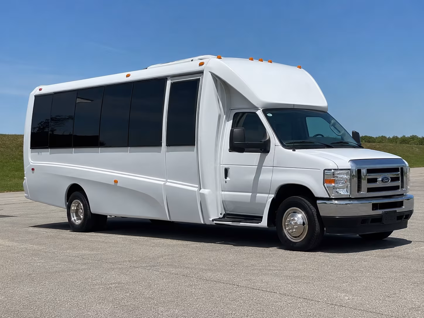 why bachelorette parties and birthday groups love renting a party bus to temecula